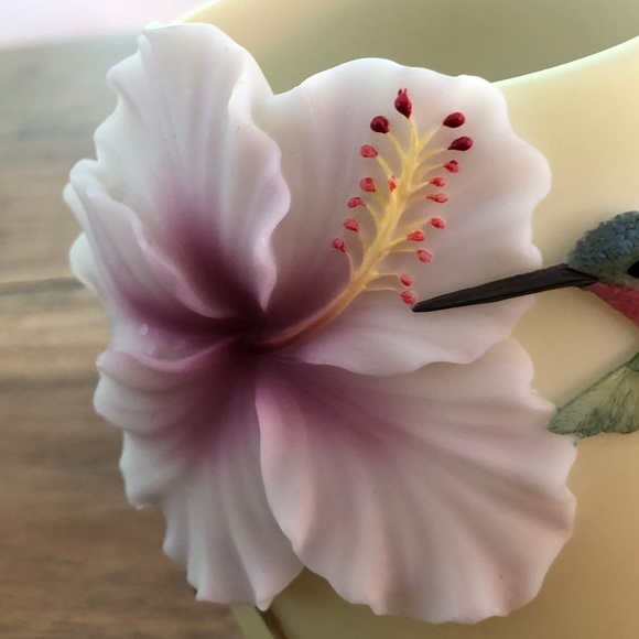 Ibis & Orchid Design - Hibiscus & Hummingbird Night Lamp - Picture 9 of 16